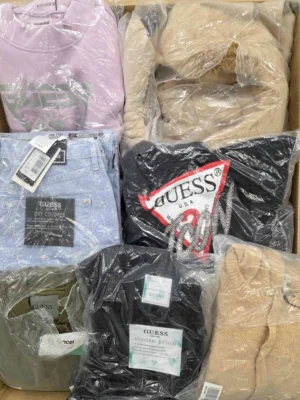 The photo shows a package with clothing in the category B.