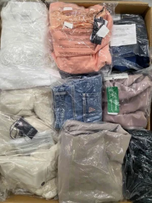 The photo shows a package with clothing in the category B.