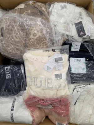 The photo shows a package with clothing in the category B.