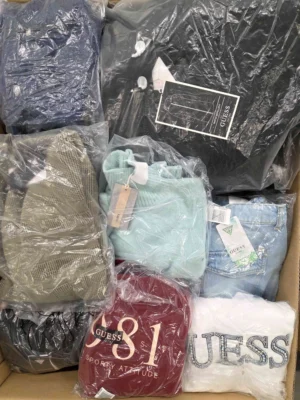 The photo shows a package with clothing in the category B.