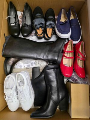 The photo shows a package with clothing in the category BPS.