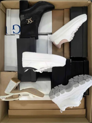 The photo shows a package with footwear in the category BS.