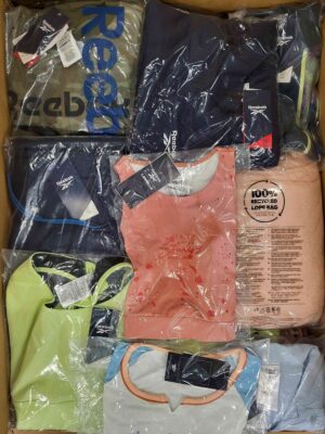 The photo shows a package with clothing in the category R.