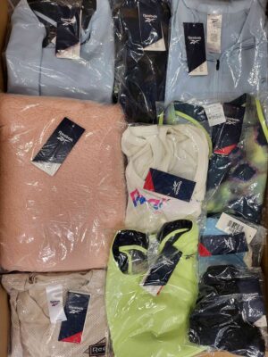 The photo shows a package with clothing in the category R.