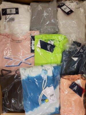 The photo shows a package with clothing in the category R.
