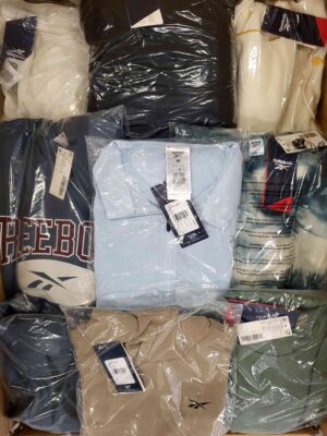 The photo shows a package with clothing in the category R.