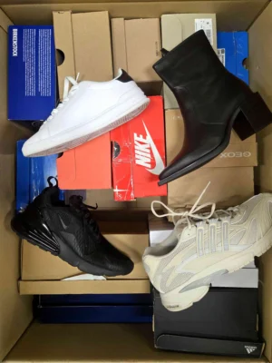 The photo shows a package with footwear in the category CS.