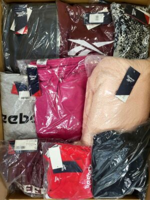 The photo shows a package with clothing in the category R.