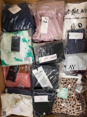 The photo shows a package with clothing in the category K.