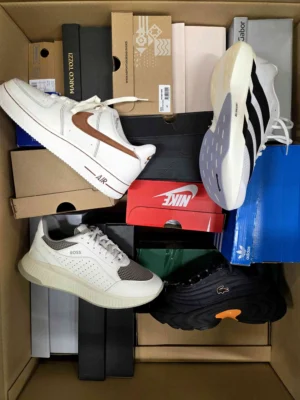 The photo shows a package with footwear in the category CS.