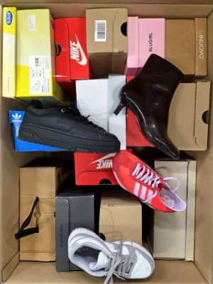 The photo shows a package with footwear in the category CS.
