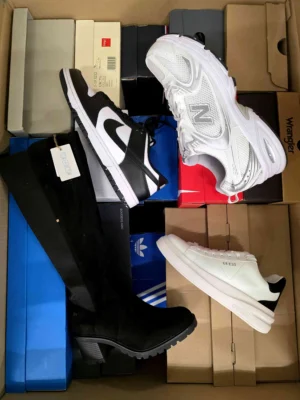 The photo shows a package with footwear in the category CS.