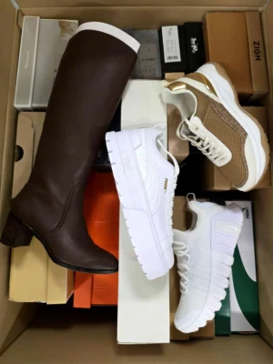 The photo shows a package with footwear in the category CS.