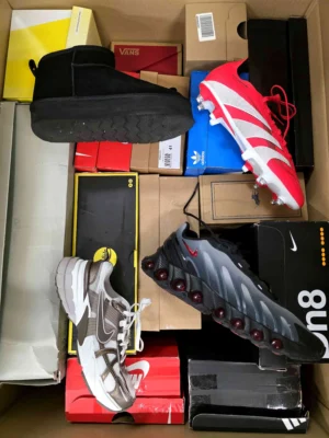 The photo shows a package with footwear in the category CS.