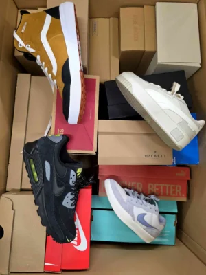 The photo shows a package with footwear in the category CS.