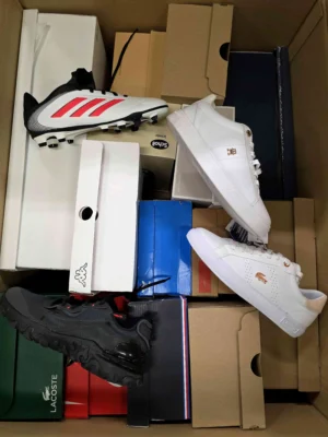 The photo shows a package with footwear in the category CS.