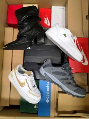 The photo shows a package with footwear in the category CS.