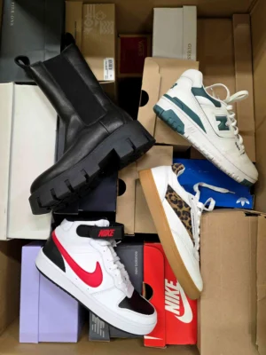 The photo shows a package with footwear in the category CS.