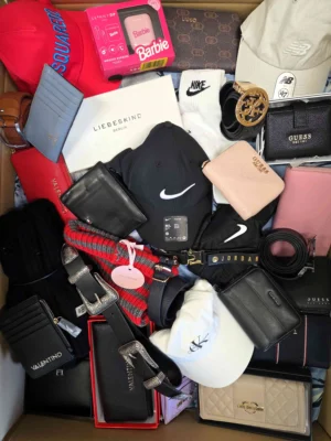 The picture shows a package with accessories in the category AC.