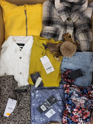 The photo shows a package with clothing in the category TSC.