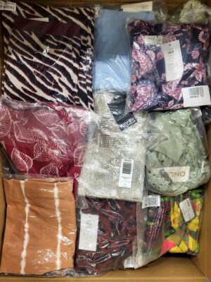 The photo shows a package with clothing in the category AR.