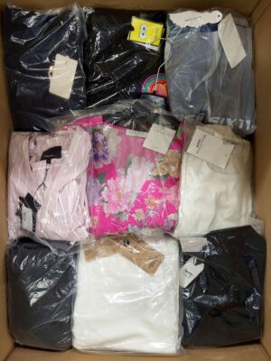 The photo shows a package with clothing in the category AP.
