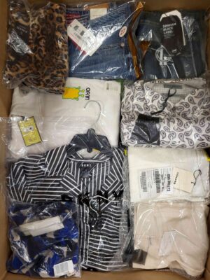 The photo shows a package with clothing in the category AP.
