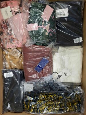 The photo shows a package with clothing in the category AP.