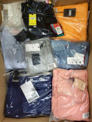 The photo shows a package with clothing in the category AP.