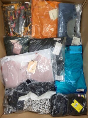 The photo shows a package with clothing in the category AP.