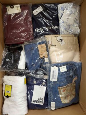 The photo shows a package with clothing in the category AP.