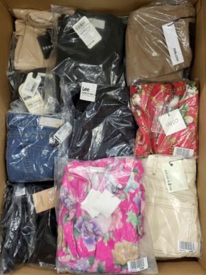 The photo shows a package with clothing in the category AP.