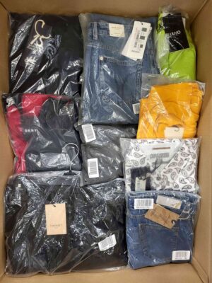 The photo shows a package with clothing in the category AP.