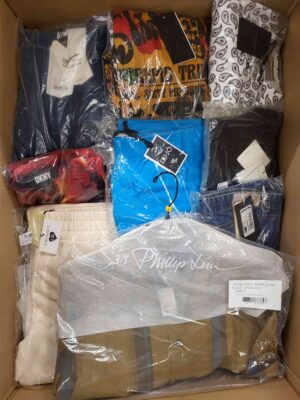 The photo shows a package with clothing in the category AP.
