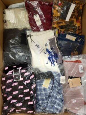 The photo shows a package with clothing in the category AP.