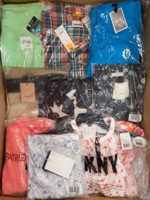 The photo shows a package with clothing in the category AP.