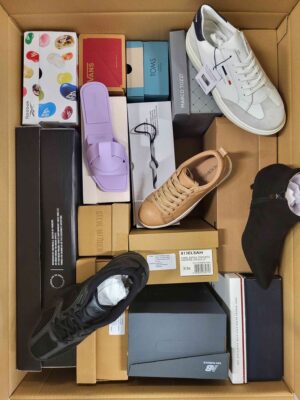 The photo shows a package with footwear in the category AS.