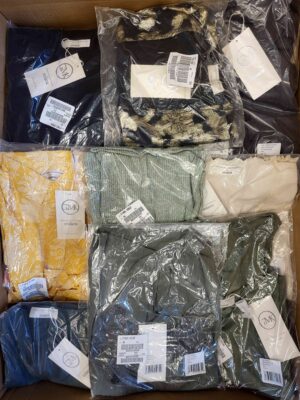 The photo shows a package with clothing in the category YA.