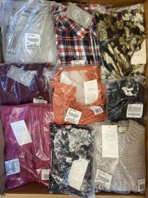 The photo shows a package with clothing in the category YA.