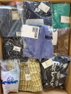 The photo shows a package with clothing in the category A.