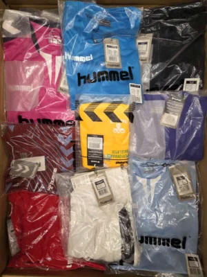 The photo shows a package with clothing in the category H.