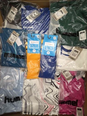 The photo shows a package with clothing in the category H.