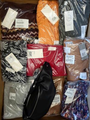 The photo shows a package with clothing in the category YA.