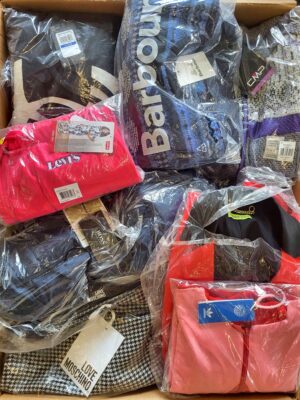 The photo shows a package with clothing in the category A.