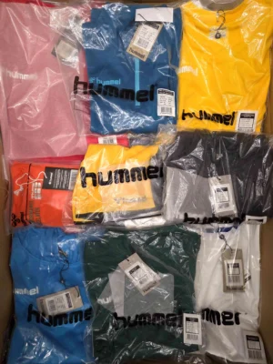 The photo shows a package with clothing in the category H.