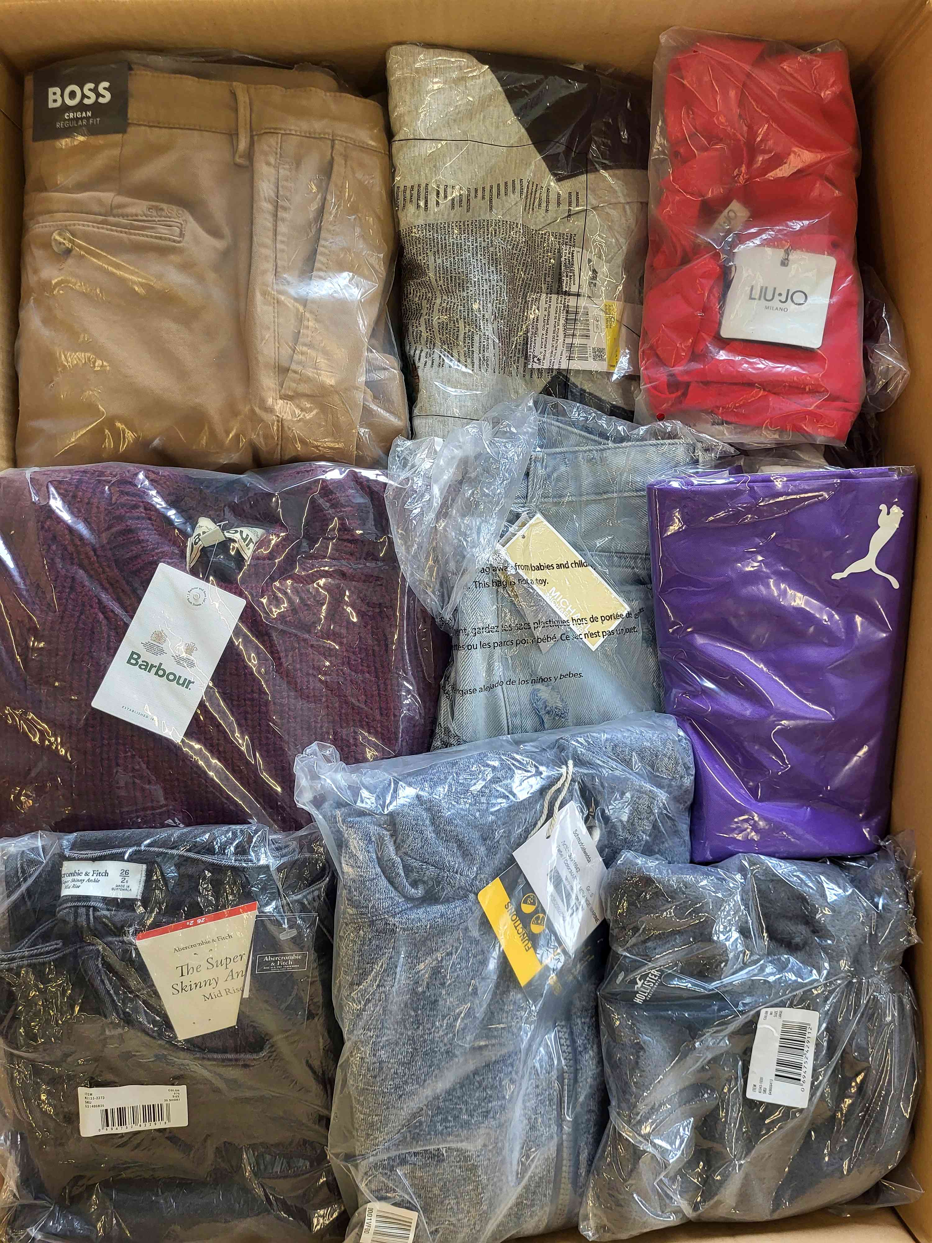 A833 3 The photo shows a package with clothing in the category A.