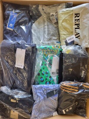The photo shows a package with clothing in the category A.