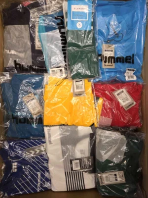 The photo shows a package with clothing in the category H.