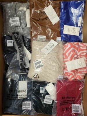 The photo shows a package with clothing in the category YA.