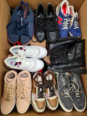 The photo shows a package with footwear in the category SH.